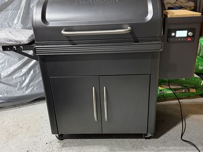 Traeger Silverton XL