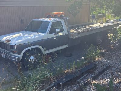 1980 Fort flat bed tow truck