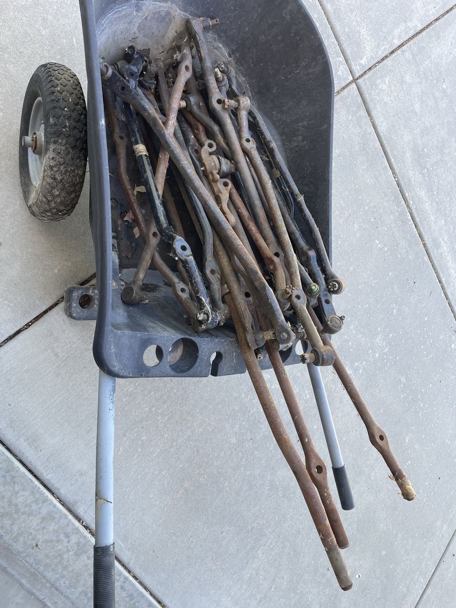 Lot of approx 30 NEW old stock drag, center links