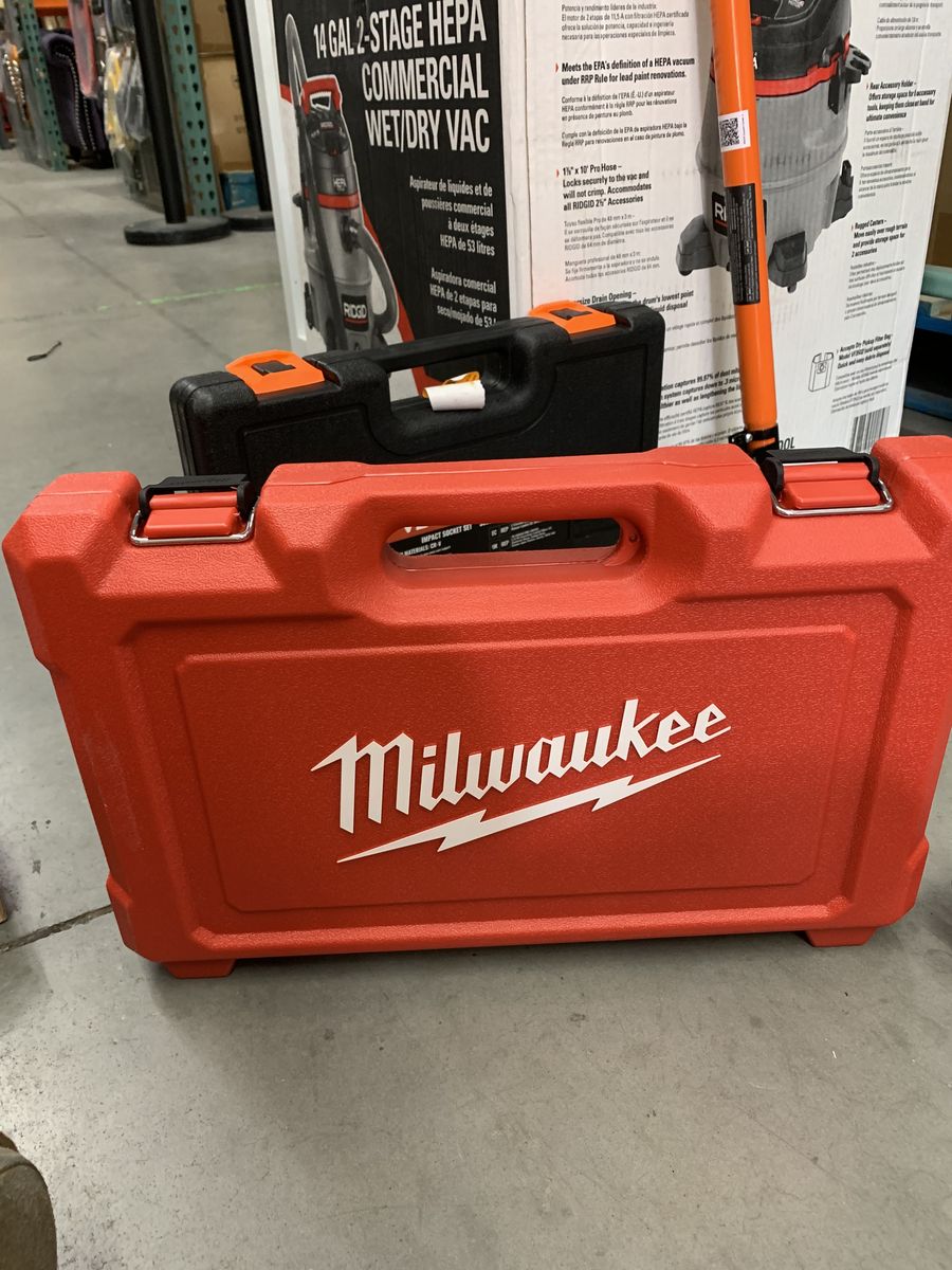 Milwaukee SHOCKWAVE 1/2 in. Drive SAE 6 Point Impact Socket Set (19-Piece)