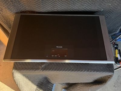 Like new- Thermador 36” Induction Cooktop