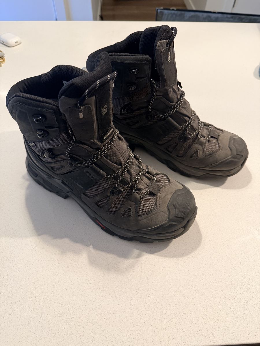 Salomon hiking boots, size 9