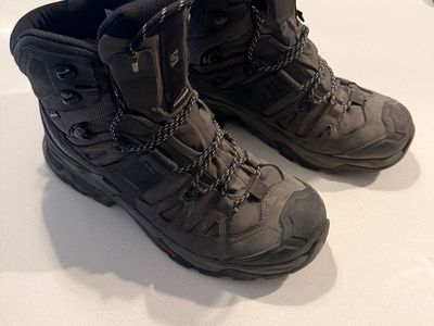 Salomon hiking boots, size 9