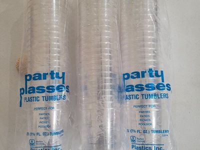 **NEW PLASTIC WEDDING CUPS**