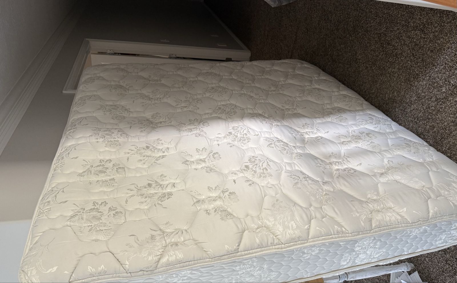 Sealy King Size Posturepedic mattress Mira Loma 12