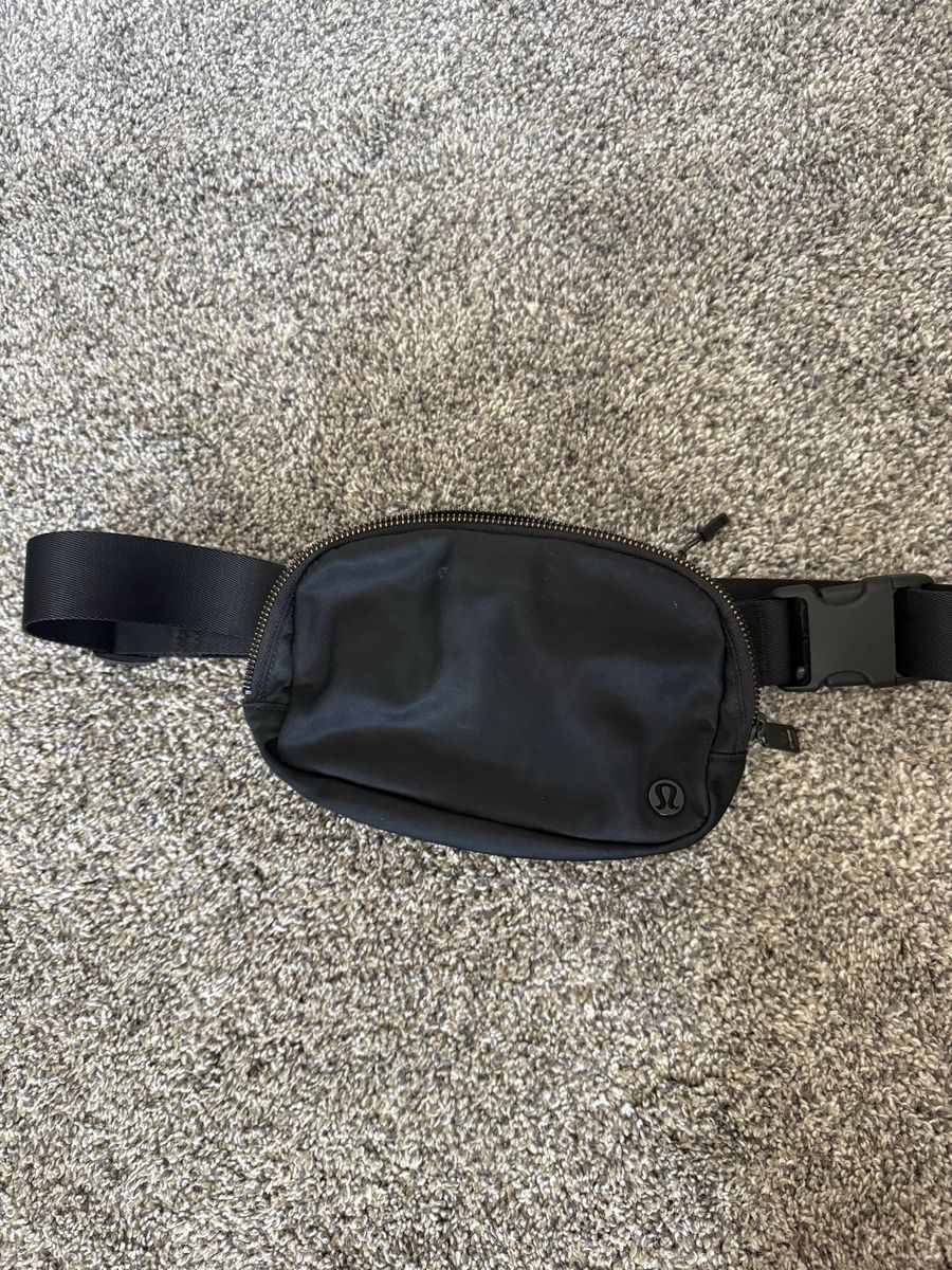 Lululemon Black Belt Bag / Crossbody