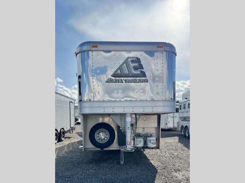 Used 2022 Elite Mustang Spacious Living Quarters and Safe Transport (4 Horse)