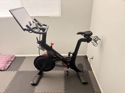 Peloton Bike (Original) - Gen 2 Touchscreen - Excellent Condition!