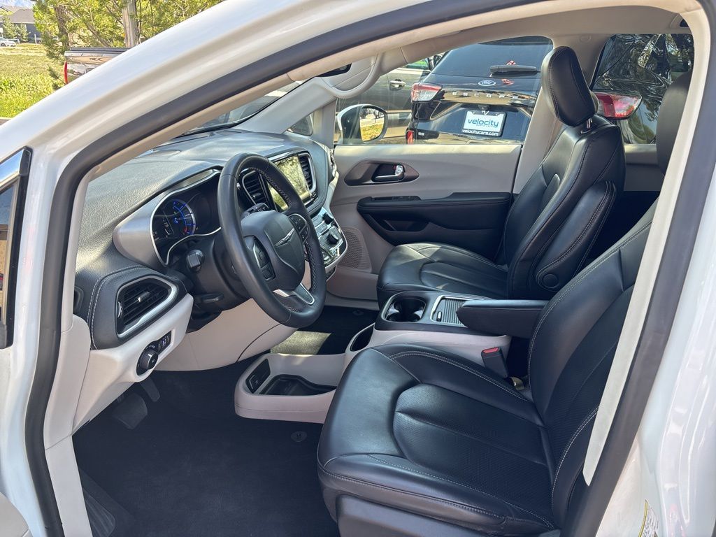 2023 Chrysler Pacifica Plug-In Hybrid Touring L
