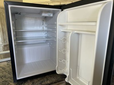 Dorm/Counter Fridge Black - Excellent condition