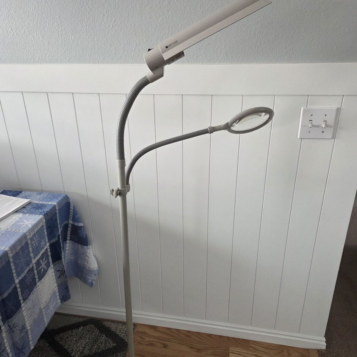 OttoLite Standing Floor Lamp with Magnifier
Lighti