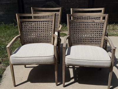 Set of 4 metal patio chairs