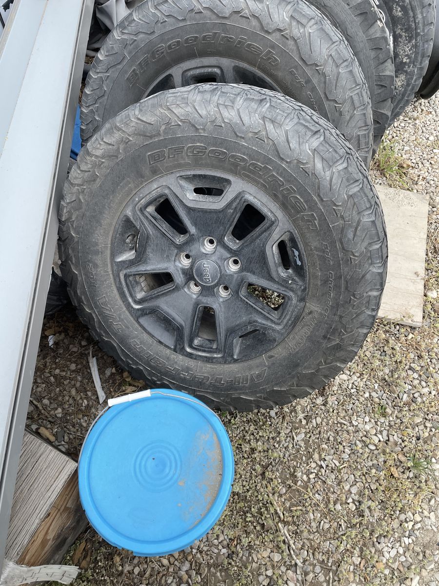 2018 Jeep 265 /70R17