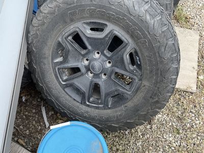 2018 Jeep 265 /70R17