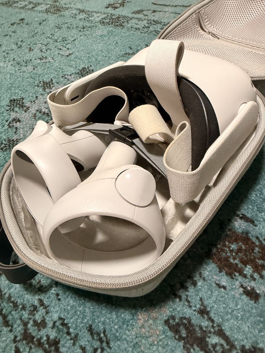 Meta Oculus Quest 2 VR Headset - 128GB - White with Controllers & Case