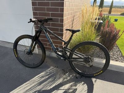 2022 Santa Cruz Hightower 29” Mountain Bike