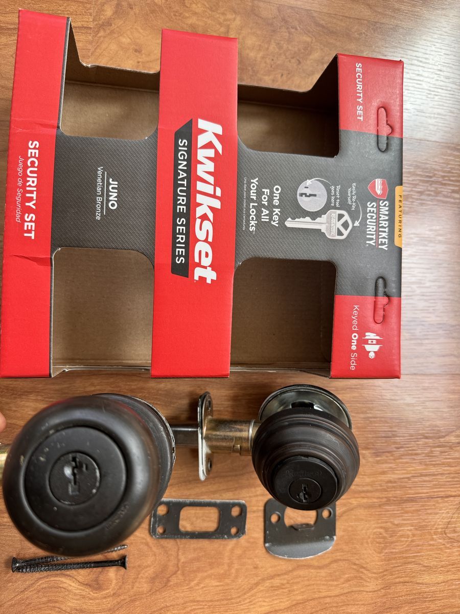Kwikset Smartkey Security lock set deadbolt and doorknob