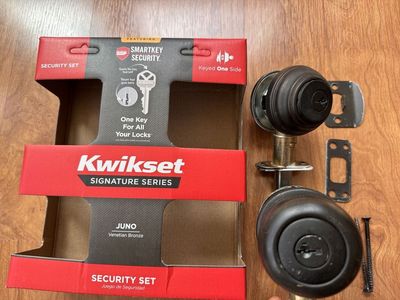 Kwikset Smartkey Security lock set deadbolt and doorknob