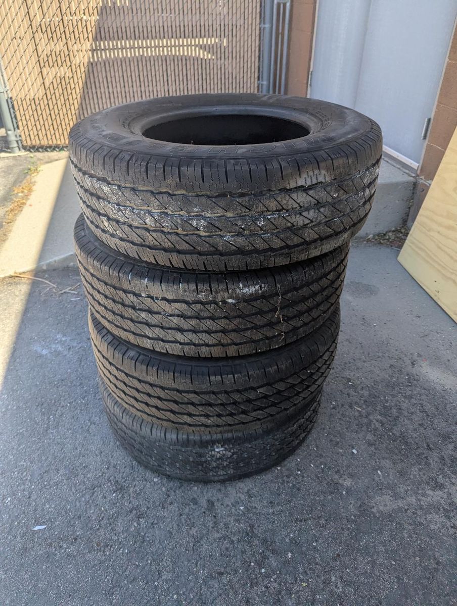 4 x Michelin  265/70-17 Tires