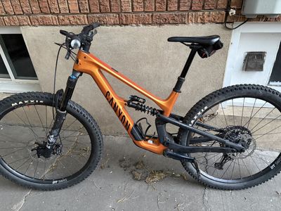 2024 Canyon Spectral CF 8 CLLCTV (29er) - Small - Orange/Stadtwald Sunset