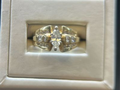Beautiful Vintage Marquise diamond ring 14k yellow gold