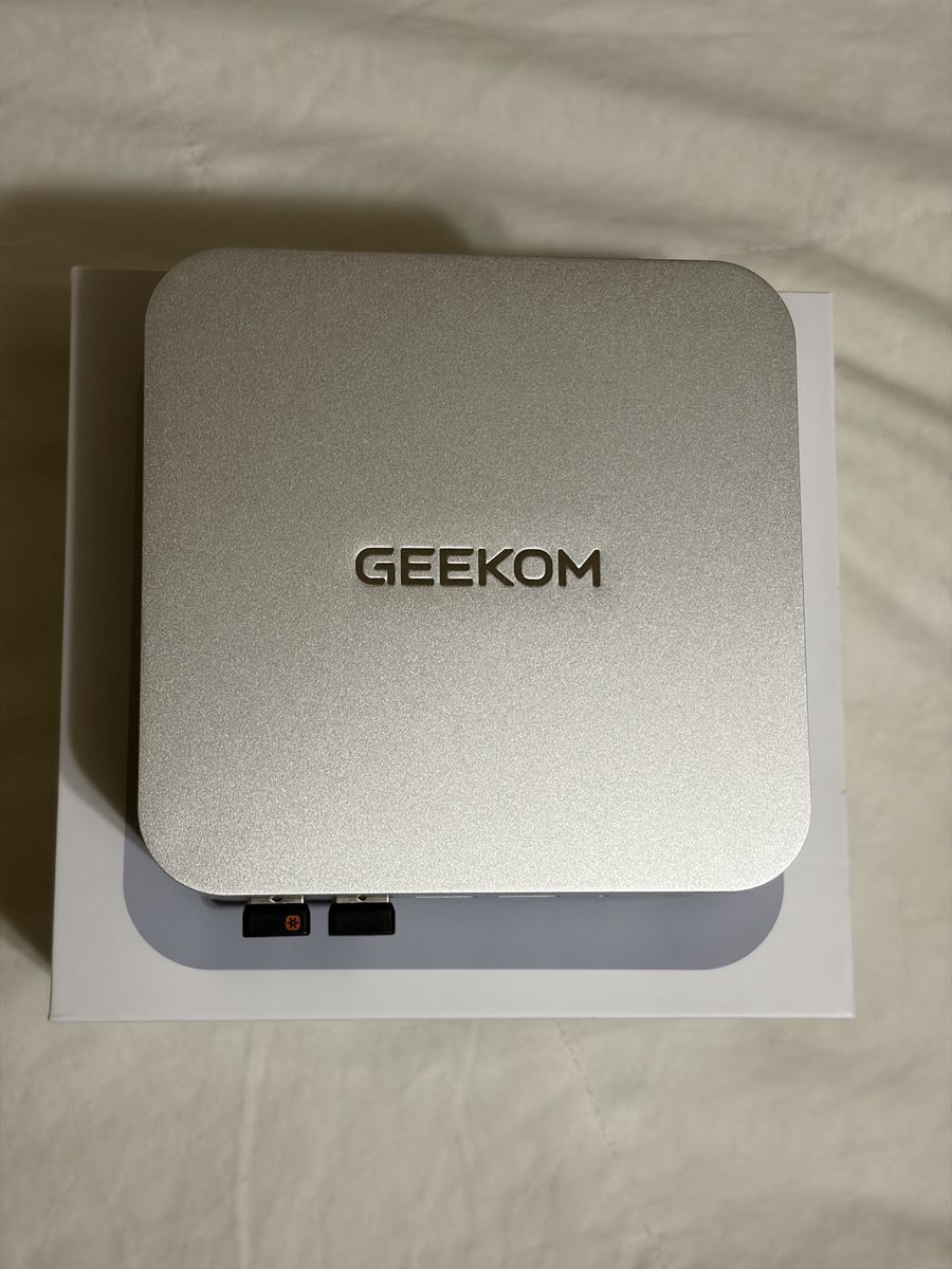 GEEKOM A8 MAX AI Mini PC ( Ryzen 8,000 Series Mini BEAST ) 1Tb 2280 M.2