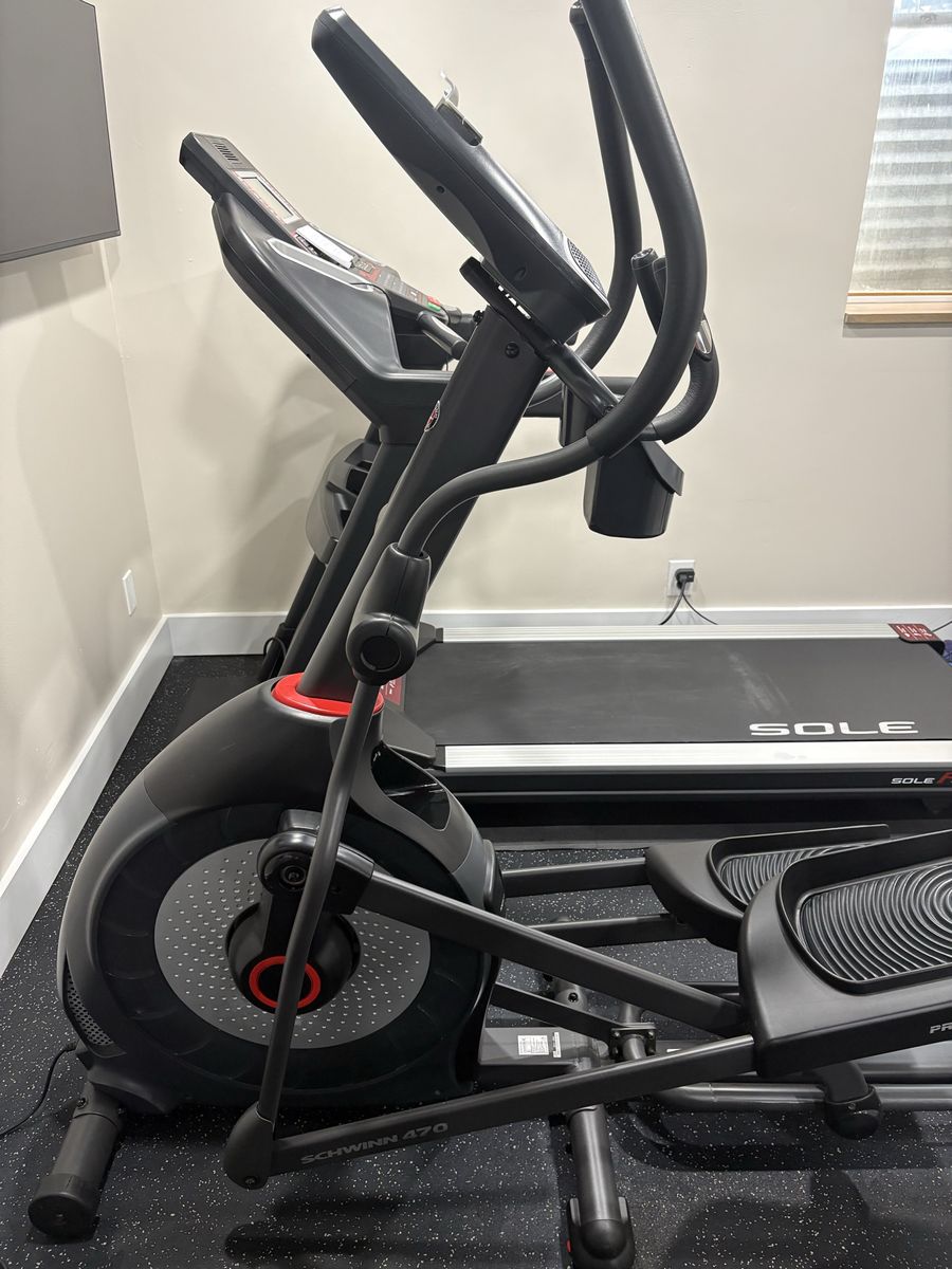 Schwinn 470 Elliptical Machine