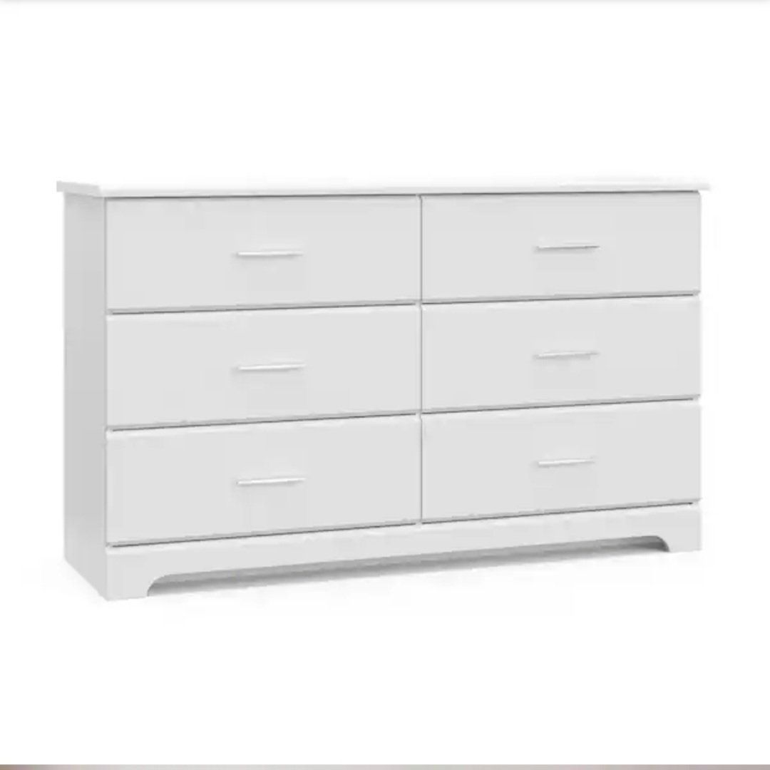 New Storkcraft Brookside White 6-Drawer Dresser (53.5" W x 33.25" H x 16.5" D)