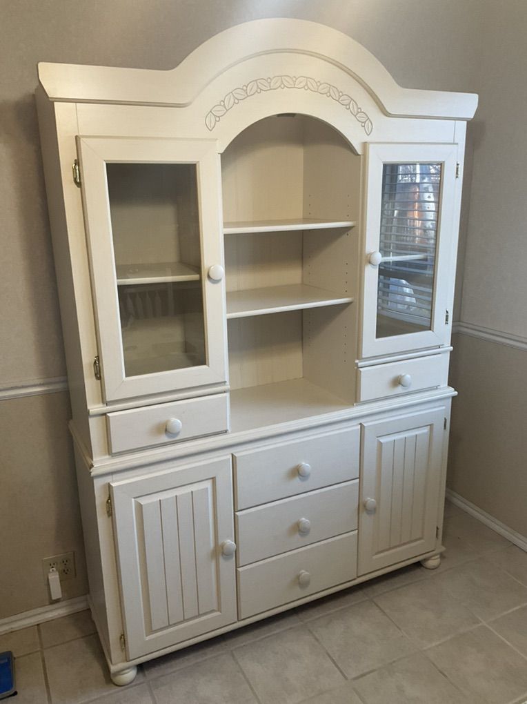 China Cabinet Hutch -PENDING-