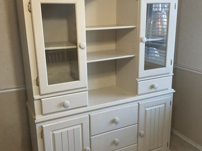 China Cabinet Hutch -PENDING-