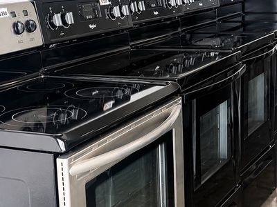 Whirlpool Electric Range/Stove - Black & Stainless Steel, Modern Design, Glass Cooktop