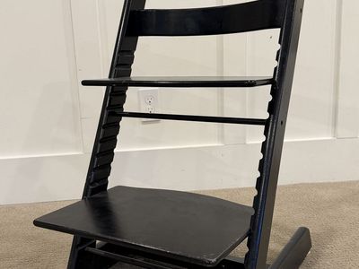 Stokke Tripp Trapp High Chair in Black - Adjustable & Durable Baby/Toddler Chair
