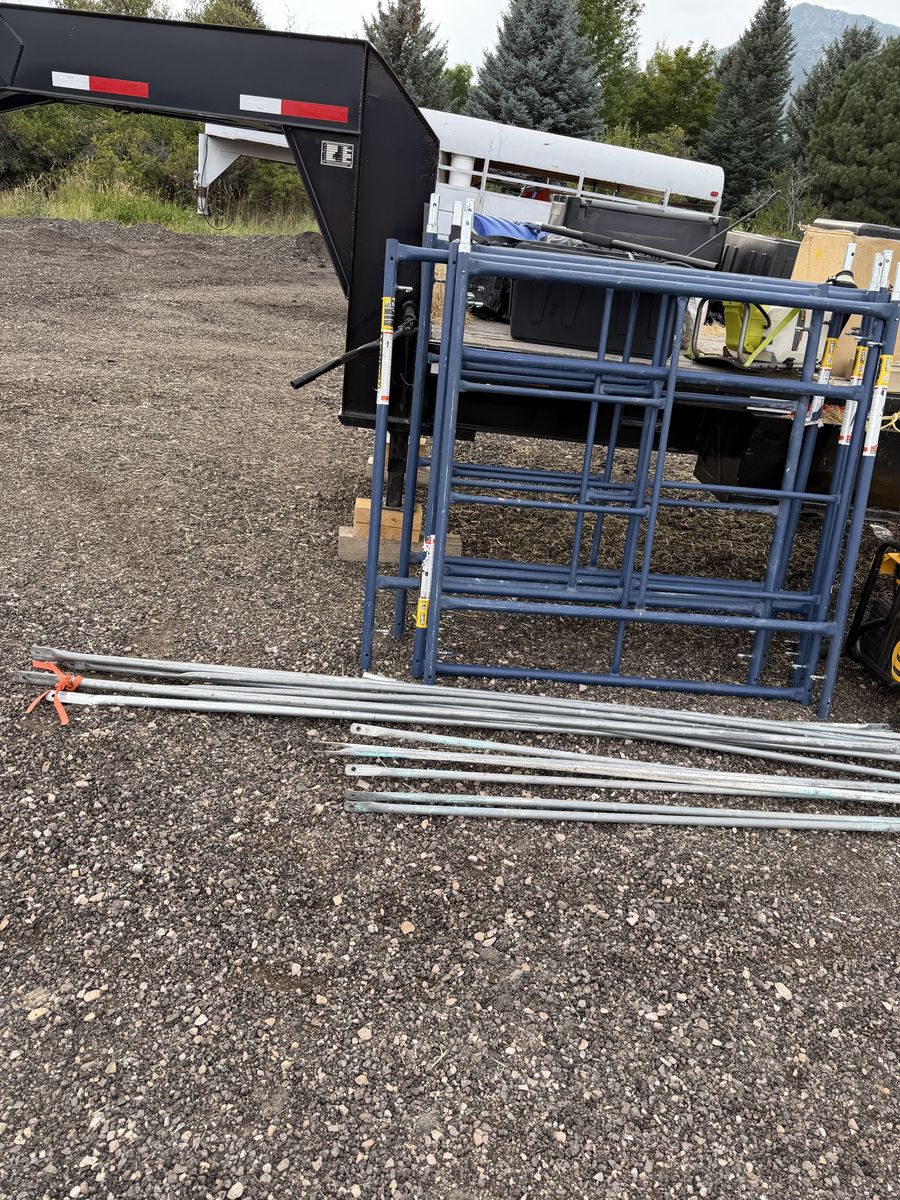 Metaltech Saferstack Scaffolding Frames and Cross Braces Set