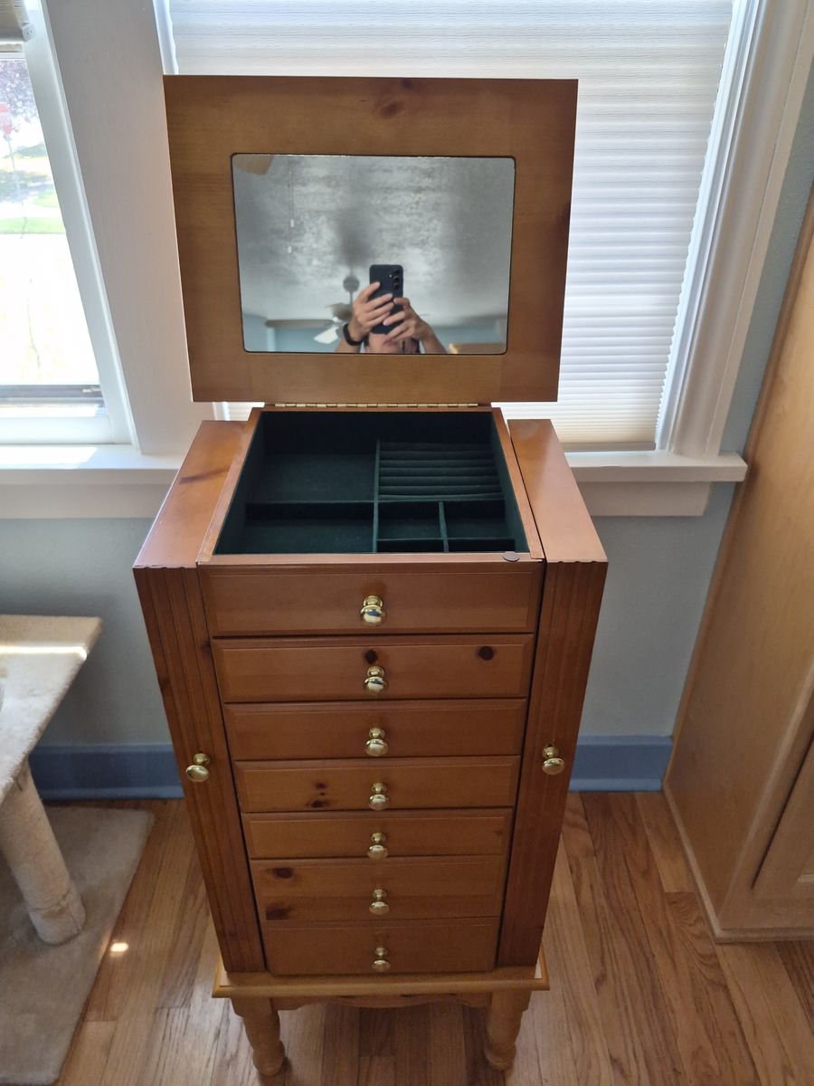 Main image 3