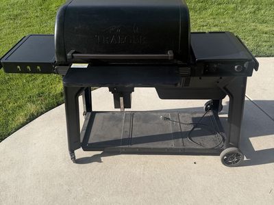 Traeger Woodridge Pro with front shelf and Cover