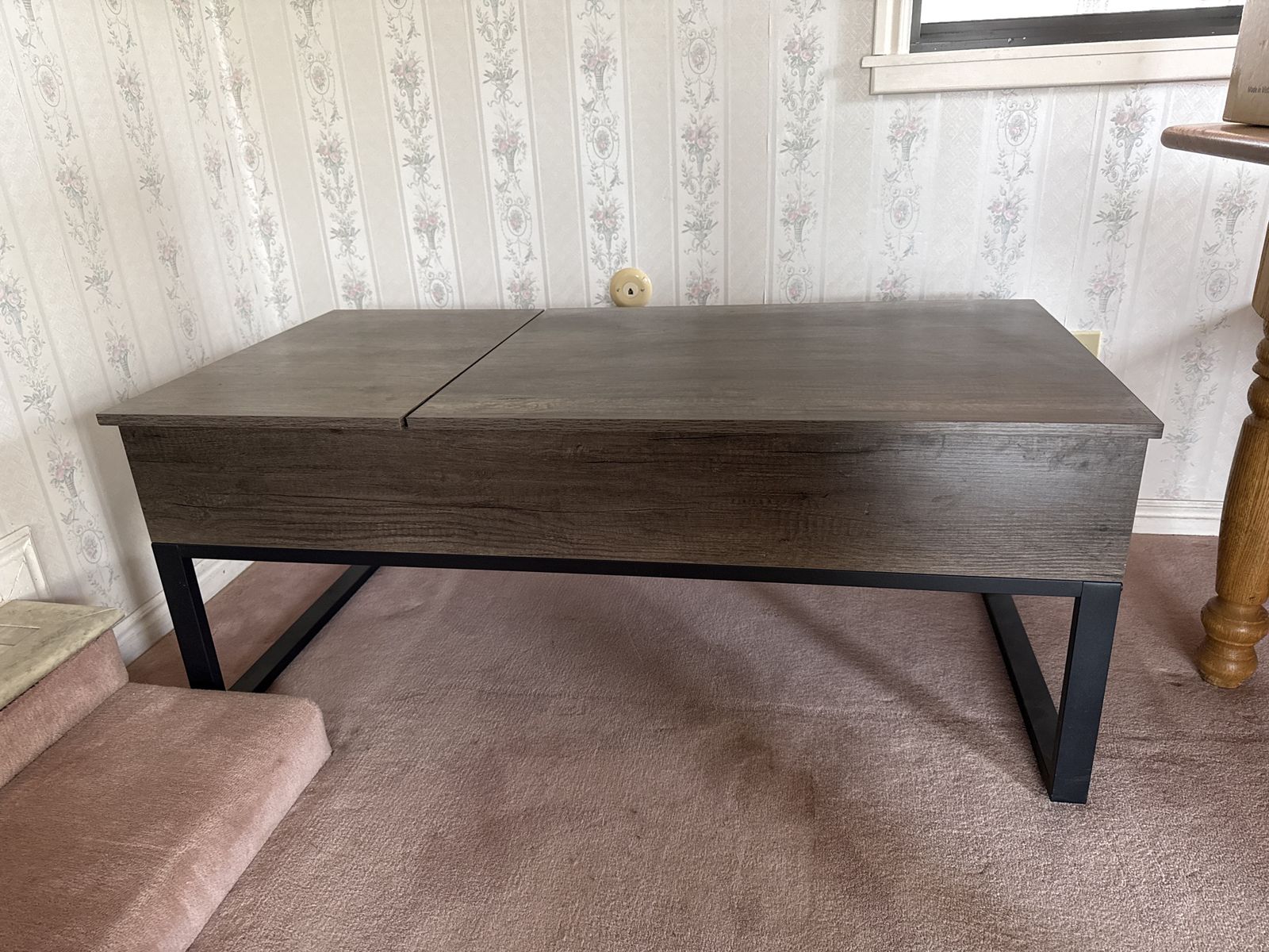 Versatile coffee table
