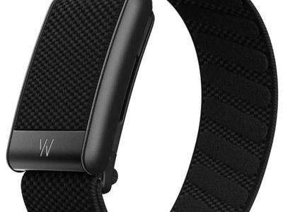 Whoop 5.0 device, band, and charger