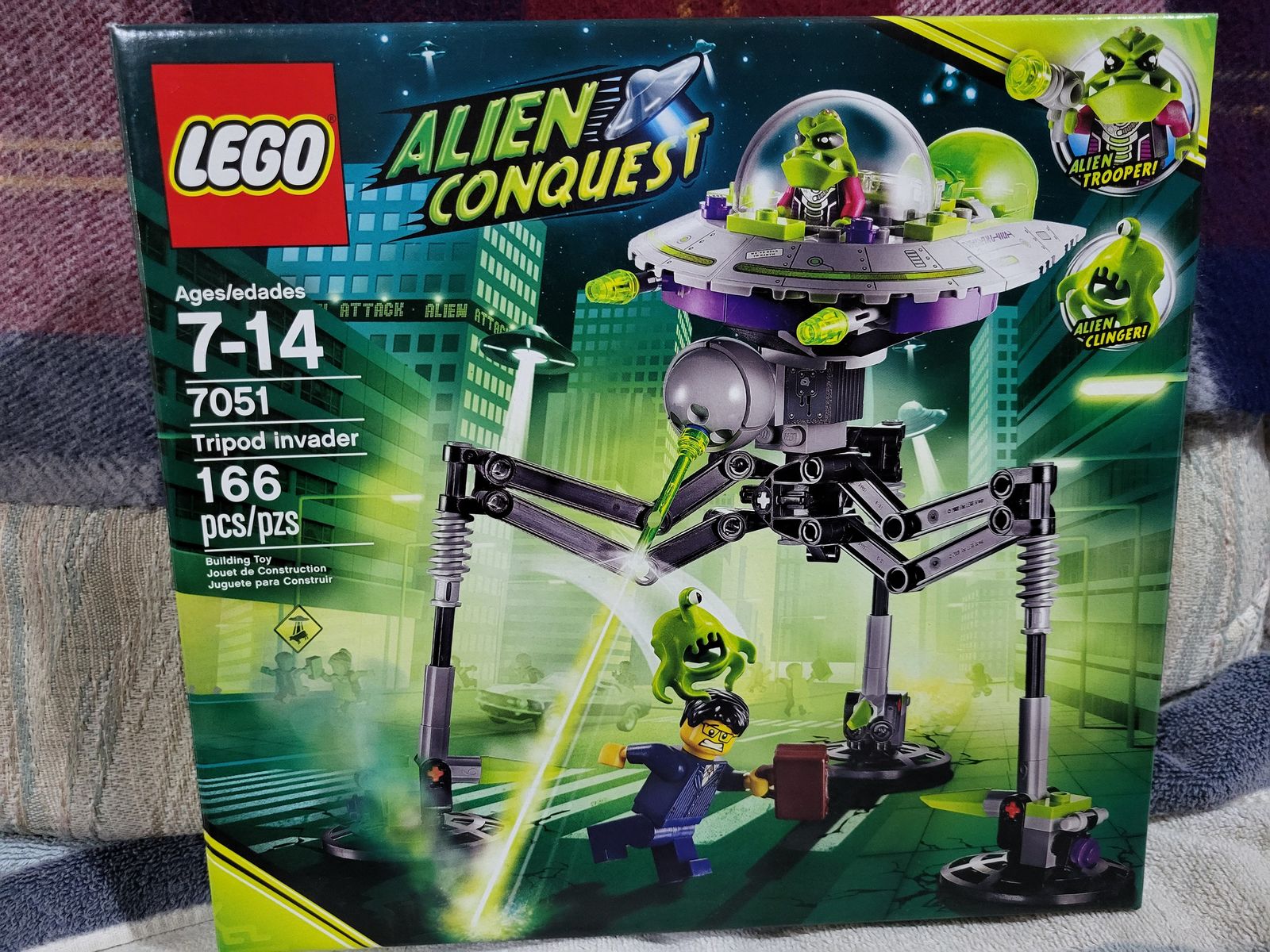 LEGO ALIEN CONQUEST  TRIPOD INVADER  2011 ISSUE