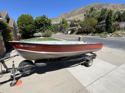 Lund Aluminum Fishing Boat With 20HP Mercury Motor