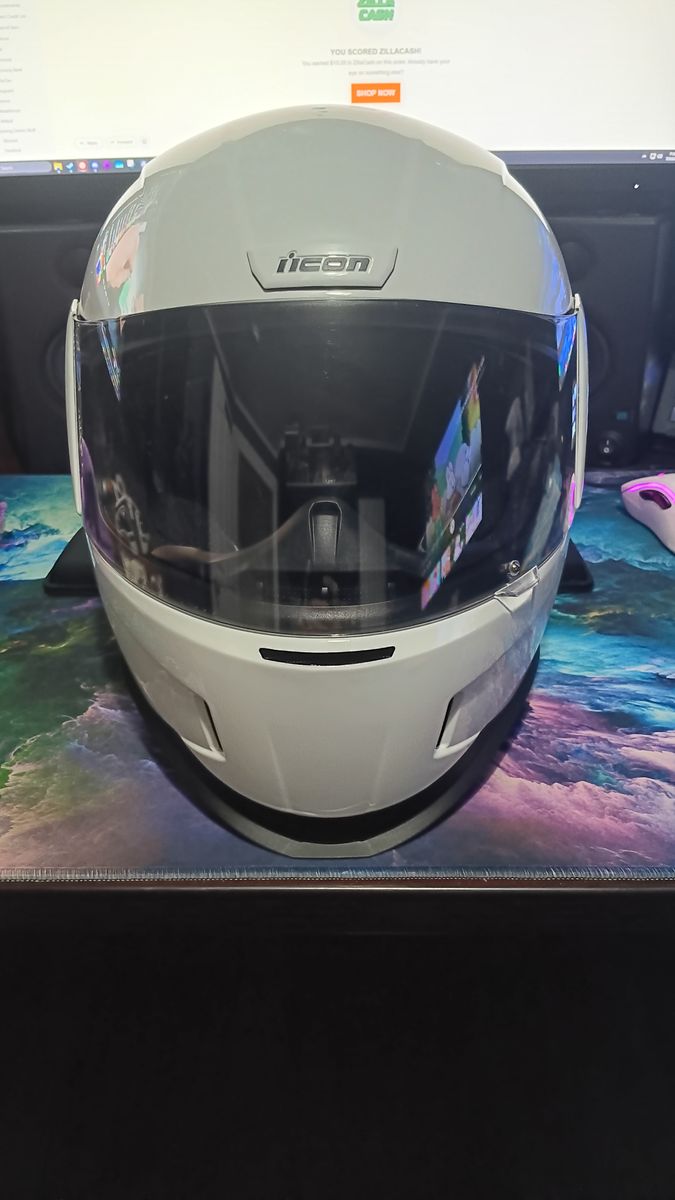 Essentially Brand New White Icon Airform Helmet (Large)