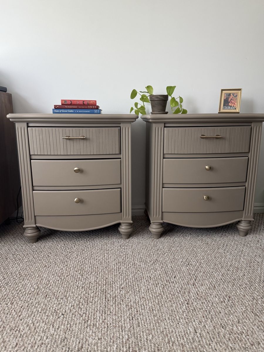 Set of 2 Nightstands