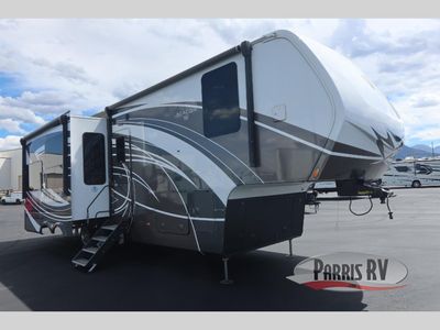 Used 2022 VanLeigh RV Beacon 34RLB