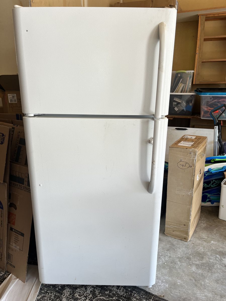 Frigidaire top freezer refrigerator