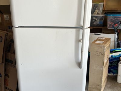 Frigidaire top freezer refrigerator