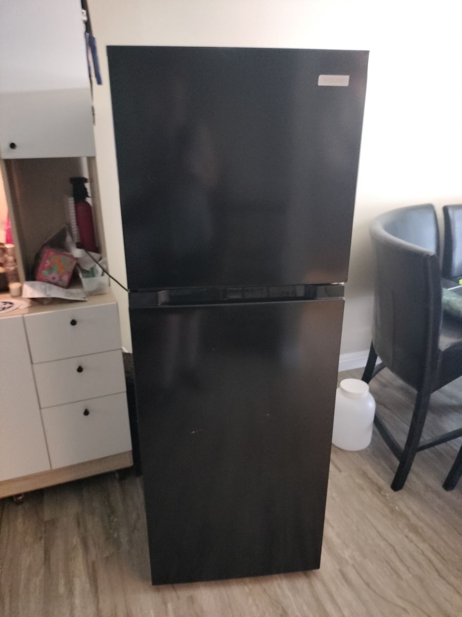 10.1 cu. ft. Top Freezer Refrigerator in Black Garage Ready, Energy Star Certified