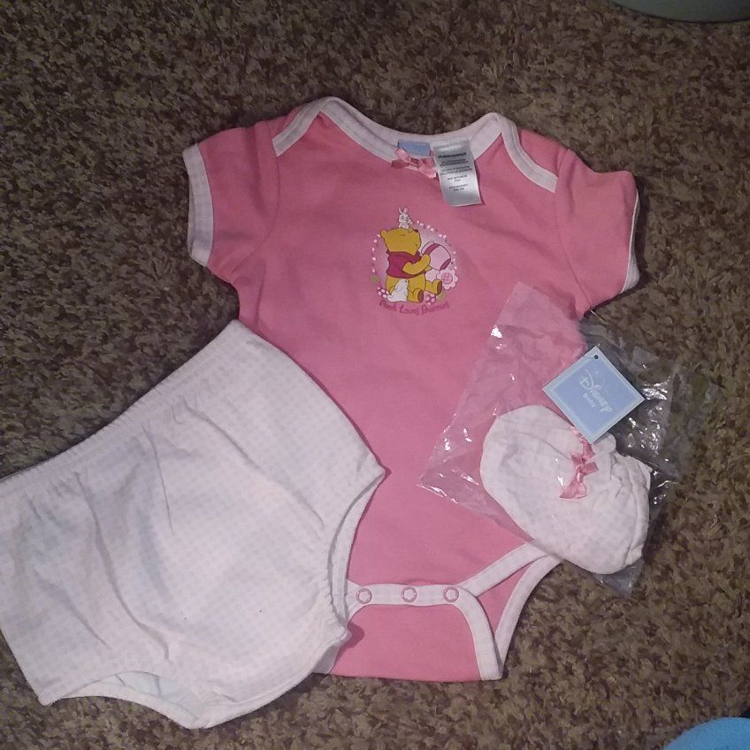 WINNIE THE POOH SHORTS SET AND BOOTIES 6-9 MOS.