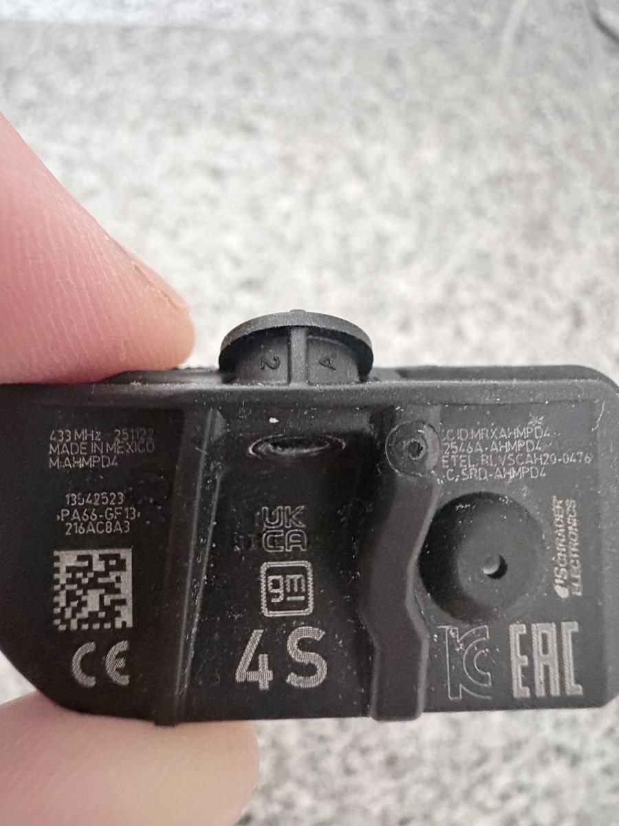 GM (OEM) 433MHz TPMS Tire Pressure Monitoring System Sensors (Set of 4)