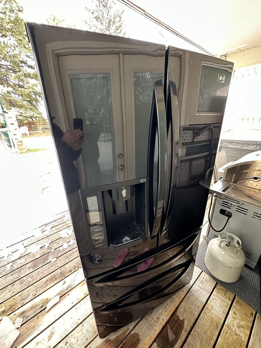 Lg French Door Refigerator/ Freezer Combo