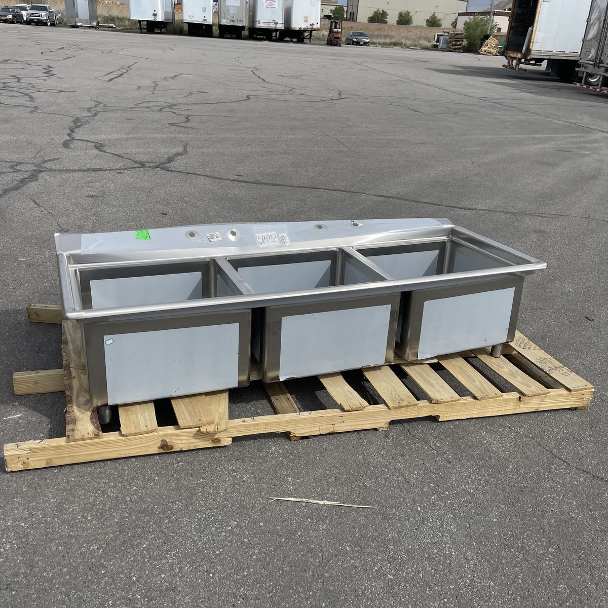 REGENCY Three Compartment Sink 81”x35”x19” Stainless Steel 600S32424