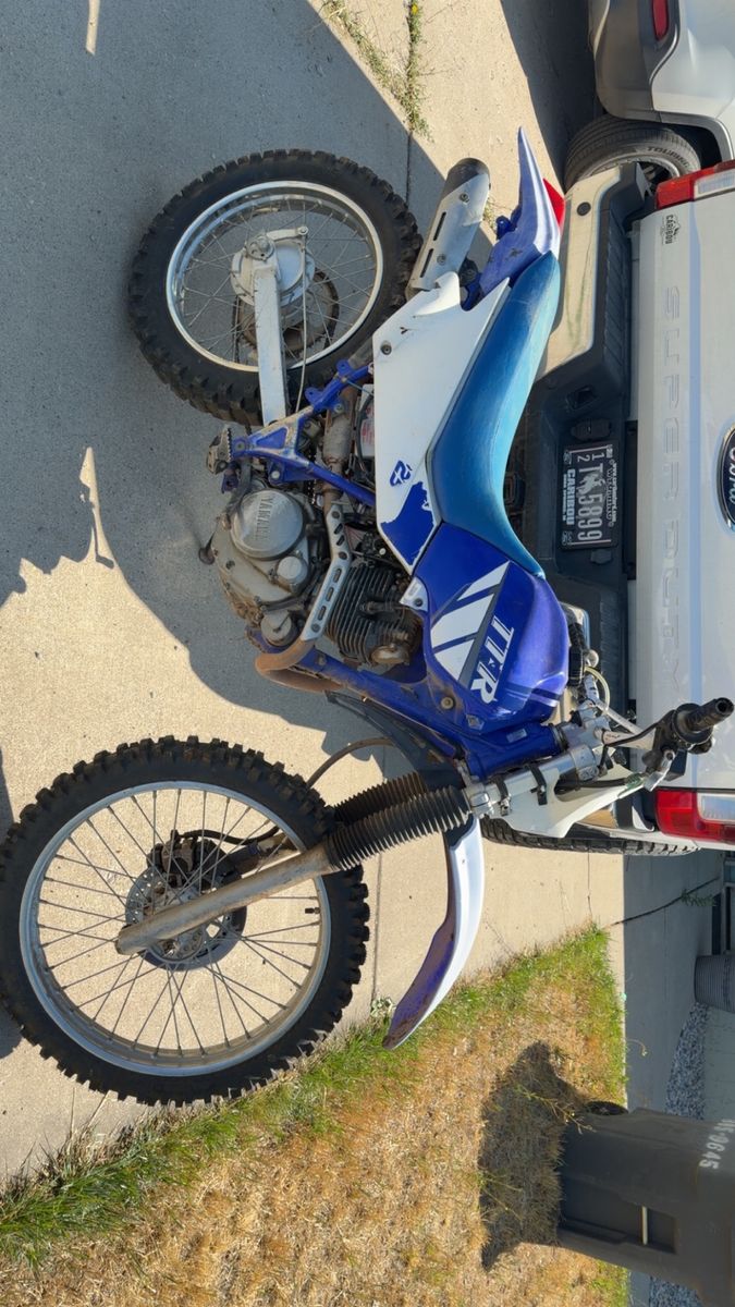 Yamaha TT-R 225 Dirt Bike - Blue/White Off-Road Motorcycle